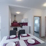 Antonio 4 *